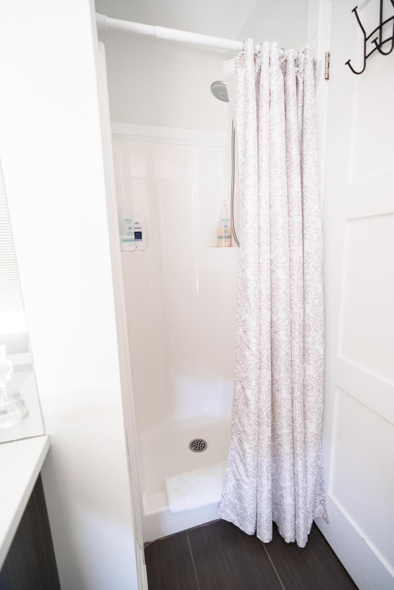 Spacious 3 Bedroom Apartment In Heart Of Niagara Thorold Dış mekan fotoğraf